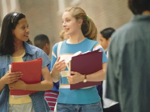 2 girls talking