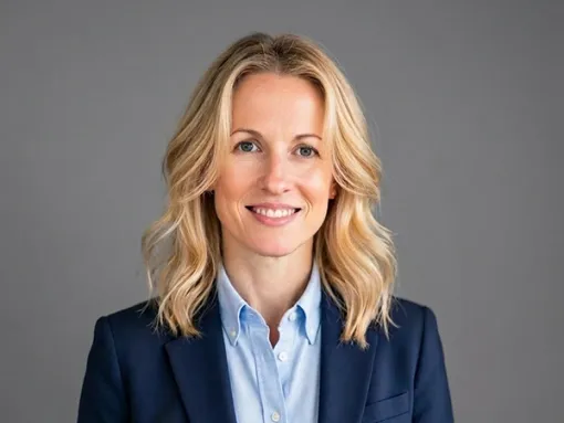 Sarah Knapp Headshot photo